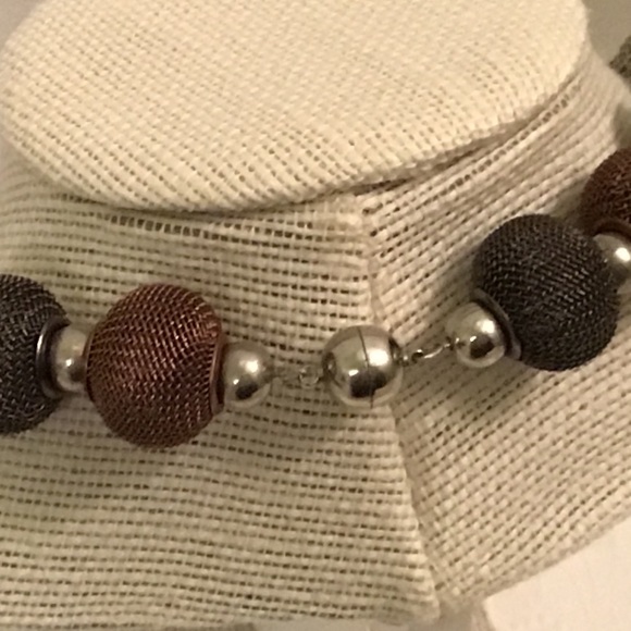 Multi metal light weight collar necklace - Picture 3 of 6